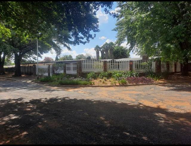 4 BEDROOM HOUSE FOR SALE IN SASOLBURG EXT 4